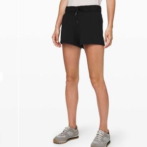 NWOT Lululemon On the Fly Short. 2.2" Inseam. Black. Size 8.